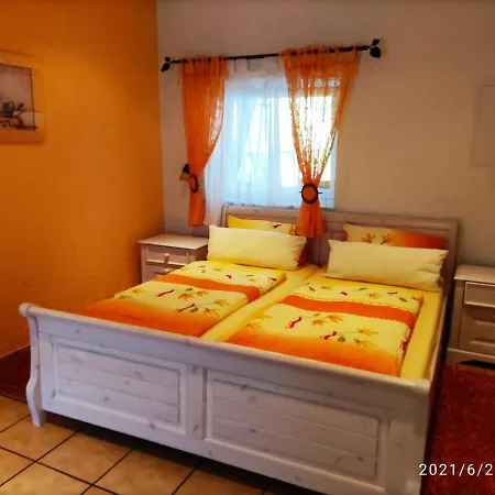 Moselperle Restaurant 招待所 3*