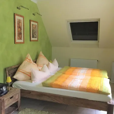 Moselperle Restaurant 招待所 3*