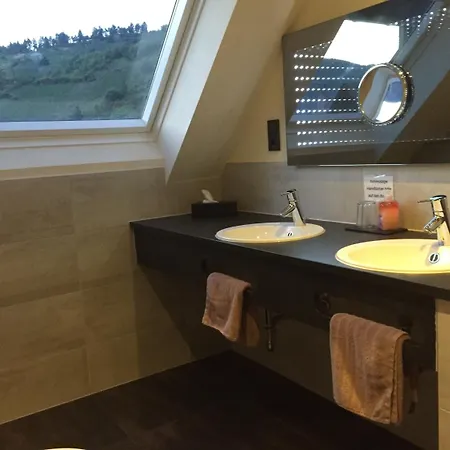 Moselperle Restaurant בית הארחה טראבן-טרארבאך